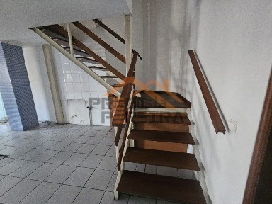 Espaço comercial à venda em Póvoa de Santo Adrião e Olival Basto
