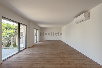 Apartamento T3 à venda na Estrada da Torre, 75