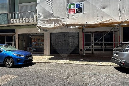 Espaço comercial à venda na Rua Oliveira Martins