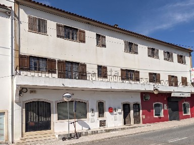 Espaço comercial com rentabilidade à venda em Aveiras de Cima