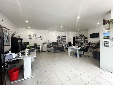 Espaço comercial à venda na Rua de Viseu