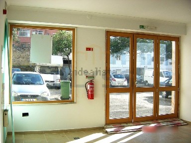 Espaço comercial à venda na Avenida Afonso III, 9