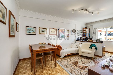 Apartamento T1 à venda no Largo Jorge de Sena, 1