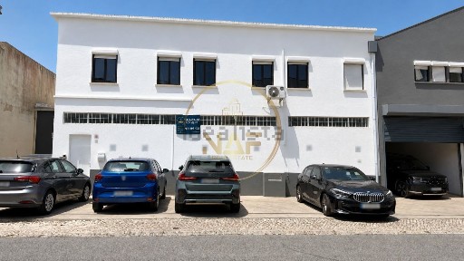 Armazém à venda na Rua Ary dos Santos
