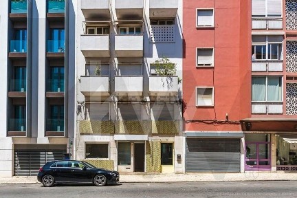 Espaço comercial à venda na Rua Correia Teles s/n