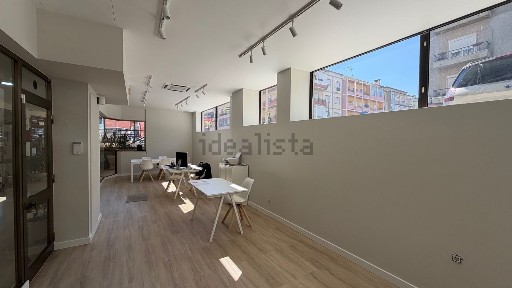 Espaço comercial à venda na Avenida Infante Dom Pedro, 78