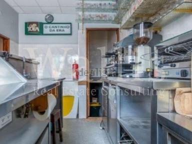 Espaço comercial à venda no Largo Cruz da Era