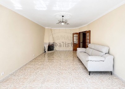 Apartamento T1 à venda em Massamá