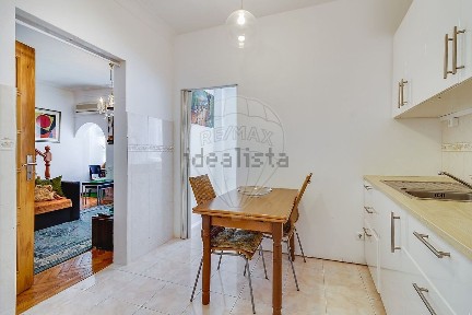 Apartamento T2 à venda na Rua Actor Augusto de Melo
