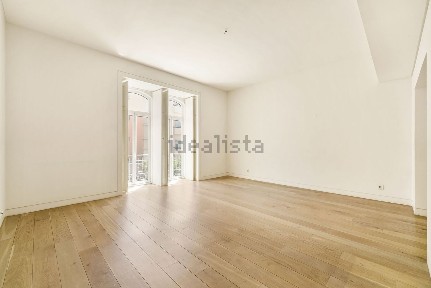 Apartamento T1 à venda na Avenida Praia da Vitória