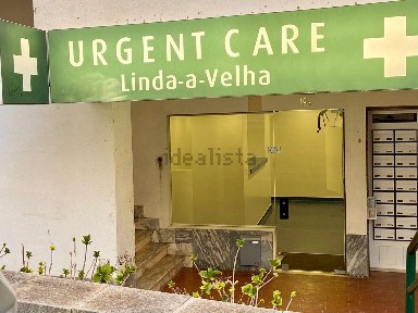 Espaço comercial à venda na Linda-a-Velha