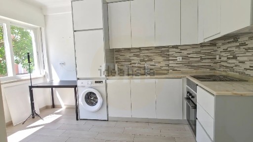 Apartamento T1 à venda na Rua Alfredo José Marques