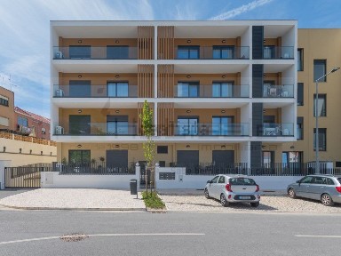 Apartamento T2 à venda na Praceta Florêncio Canas, 2