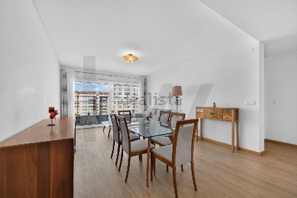Duplex à venda na Rua Sport Grupo Sacavenense s/n