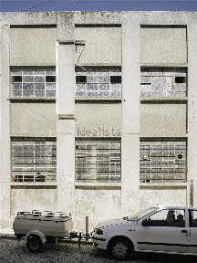 Armazém à venda na Algés