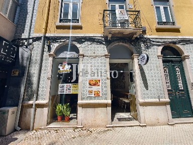 Espaço comercial com rentabilidade à venda na Rua Pinheiro Chagas