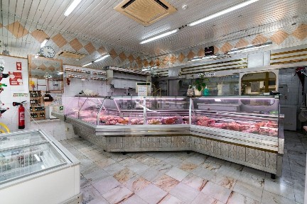 Espaço comercial ou armazém à venda na Rua Dona Maria II