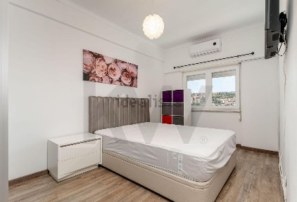 Apartamento T2 à venda na Rua Professor Egas Moniz s/n
