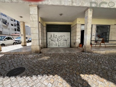Armazém à venda em Torres Vedras e Matacães
