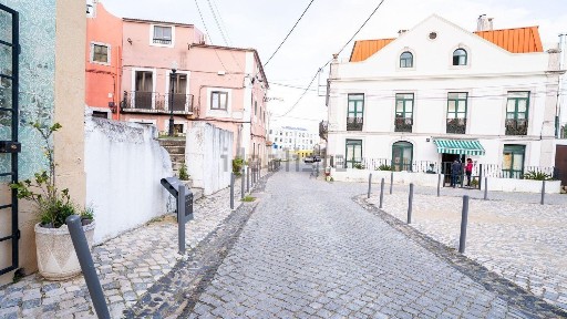 Espaço comercial à venda na Estrada do Calhariz de Benfica, 182 /4