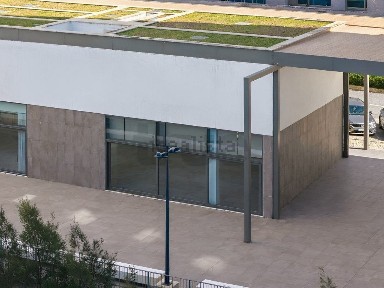 Espaço comercial à venda na Avenida David Mourão-Ferreira