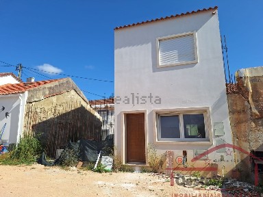 Moradia em banda à venda em Cadaval e Pêro Moniz