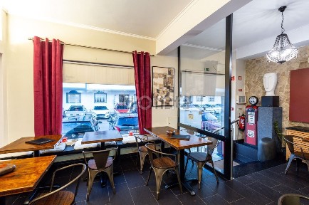 Espaço comercial à venda na Rua Vale Mourão, 44