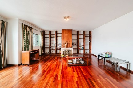 Apartamento T4 à venda na Rua Américo Durão, 2