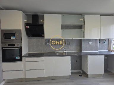 Apartamento T2 à venda na Rua António Sérgio