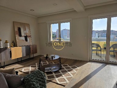 Apartamento T3 à venda na Rua Engenheiro Nobre Guedes