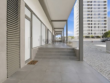 Espaço comercial à venda na Avenida David Mourão-Ferreira