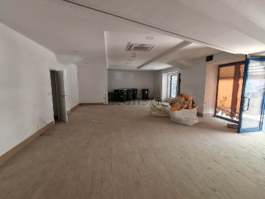 Espaço comercial à venda na Avenida de Paris