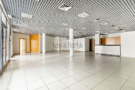 Espaço comercial à venda no Largo Sequinho