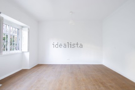 Apartamento T4 à venda na Rua Afonso Lopes Vieira, 4