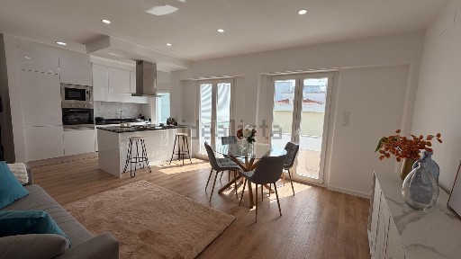 Apartamento T3 à venda na Rua República da Bolívia