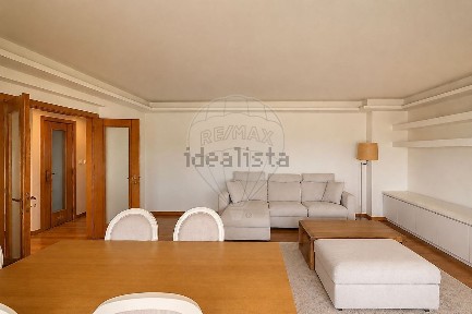 Apartamento T3 à venda na Rua Mariano Pina