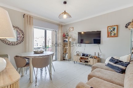 Apartamento T3 à venda na Rua do Alecrim