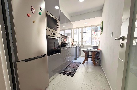 Apartamento T3 à venda na Avenida José Elias Garcia, 102