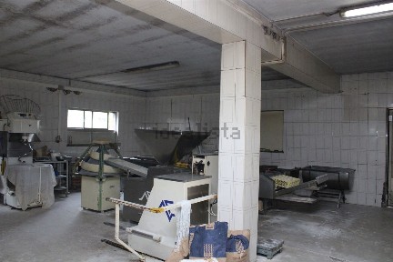 Arrendamento de armazém em Queirã