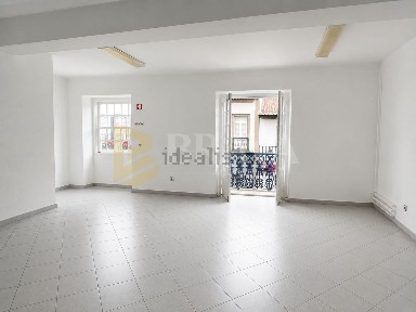 Arrendamento de espaço comercial em Lamego