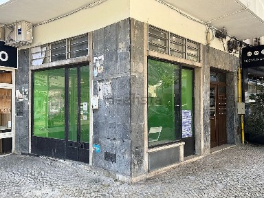 Espaço comercial à venda na Avenida Madame Curie