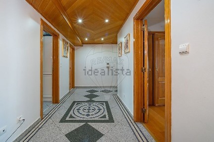 Apartamento T4 à venda na Rua António Lopes Ribeiro
