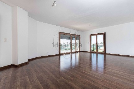 Apartamento T3 à venda na Rua Josué Martins Romão