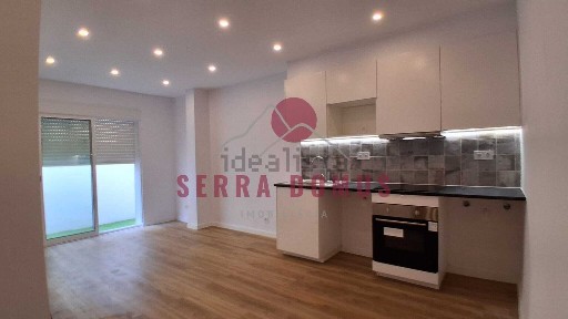 Apartamento T2 à venda em Sacavém e Prior Velho