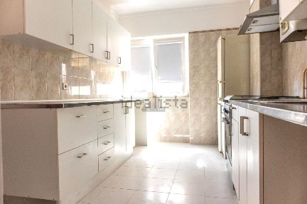 Apartamento T4 à venda na Avenida Dom Nuno Álvares Pereira, 5 b