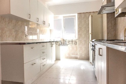 Apartamento T4 à venda na Avenida Dom Nuno Álvares Pereira, 5 b