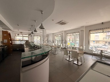Espaço comercial à venda na Rua General Carlos Ribeiro, 7