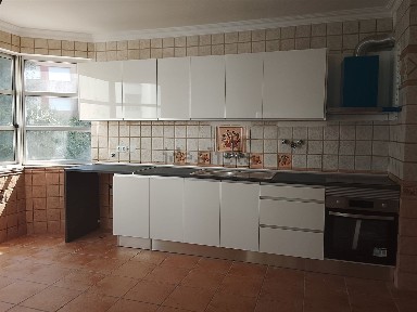 Apartamento T2 à venda na Rua Professor Rui Luís Gomes, 15
