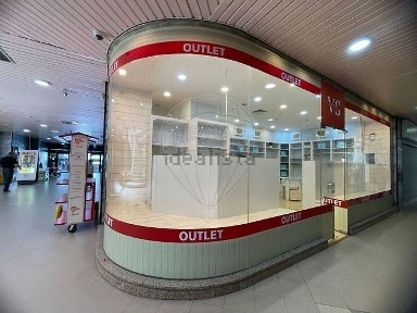 Espaço comercial à venda na Avenida 25 de Abril