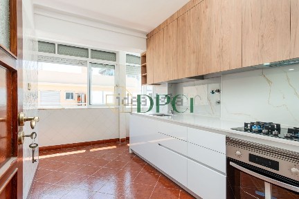 Apartamento T2 à venda na Estrada Poço do Chão